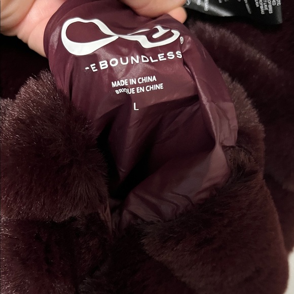 THE BOUNDLESS Plush Burgundy Hooded REVERSIBLE Vest - Picture 5 of 15